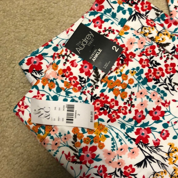 NY&C Audrey Ankle Pants. Size 2. Never been worn. - Picture 2 of 3